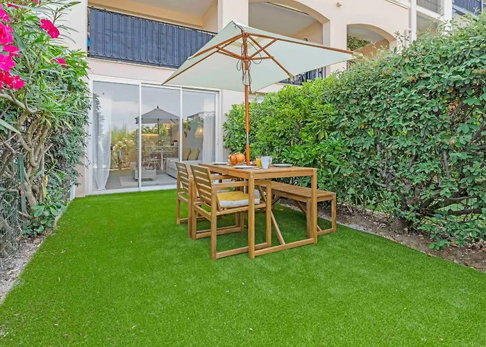 Lenoe, Lagoon Pool Apartment Gassin